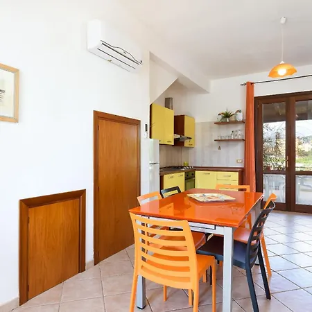 Appartamento Trilocale Piano Terra Con Veranda *