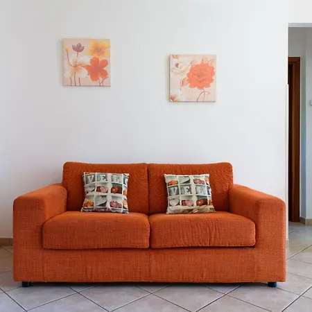 Trilocale Piano Terra Con Veranda Apartment